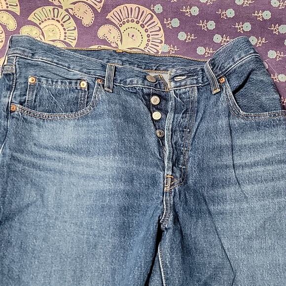 501 Levis - Picture 2 of 8